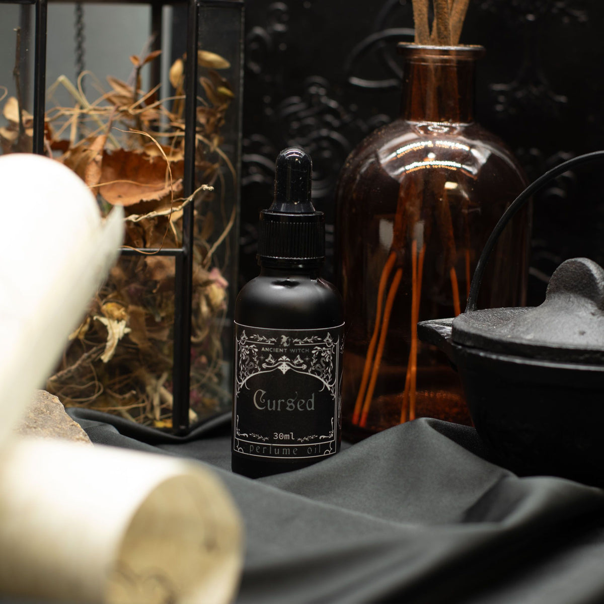 Óleo Perfumado da Bruxa Ancestral – Amaldiçoado