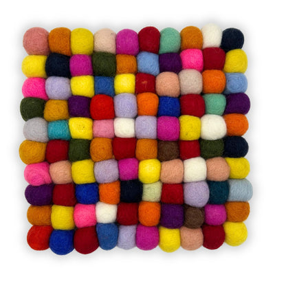 Individual de Mesa Quadrado em Bolas de Feltro – 20 × 20 cm, Multicolorido