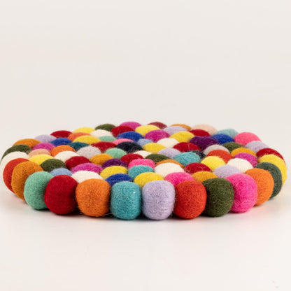 Individual de Mesa Redondo em Bolas de Feltro – 20 cm, Multicolorido