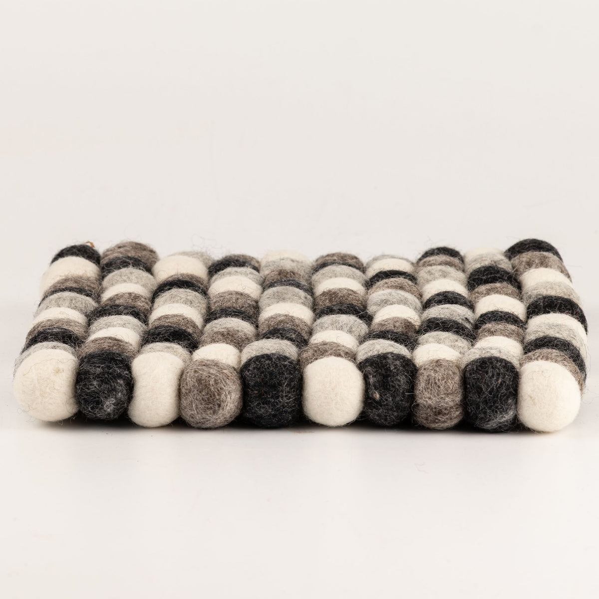 Individual de Mesa Quadrado em Bolas de Feltro – 20 cm, Cinzento Multicolorido